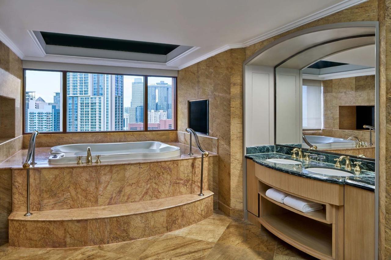 Sheraton Imperial Kuala Lumpur Hotel Eksteriør bilde A bathroom in a suite at the Mandarin Oriental, Kuala Lumpur