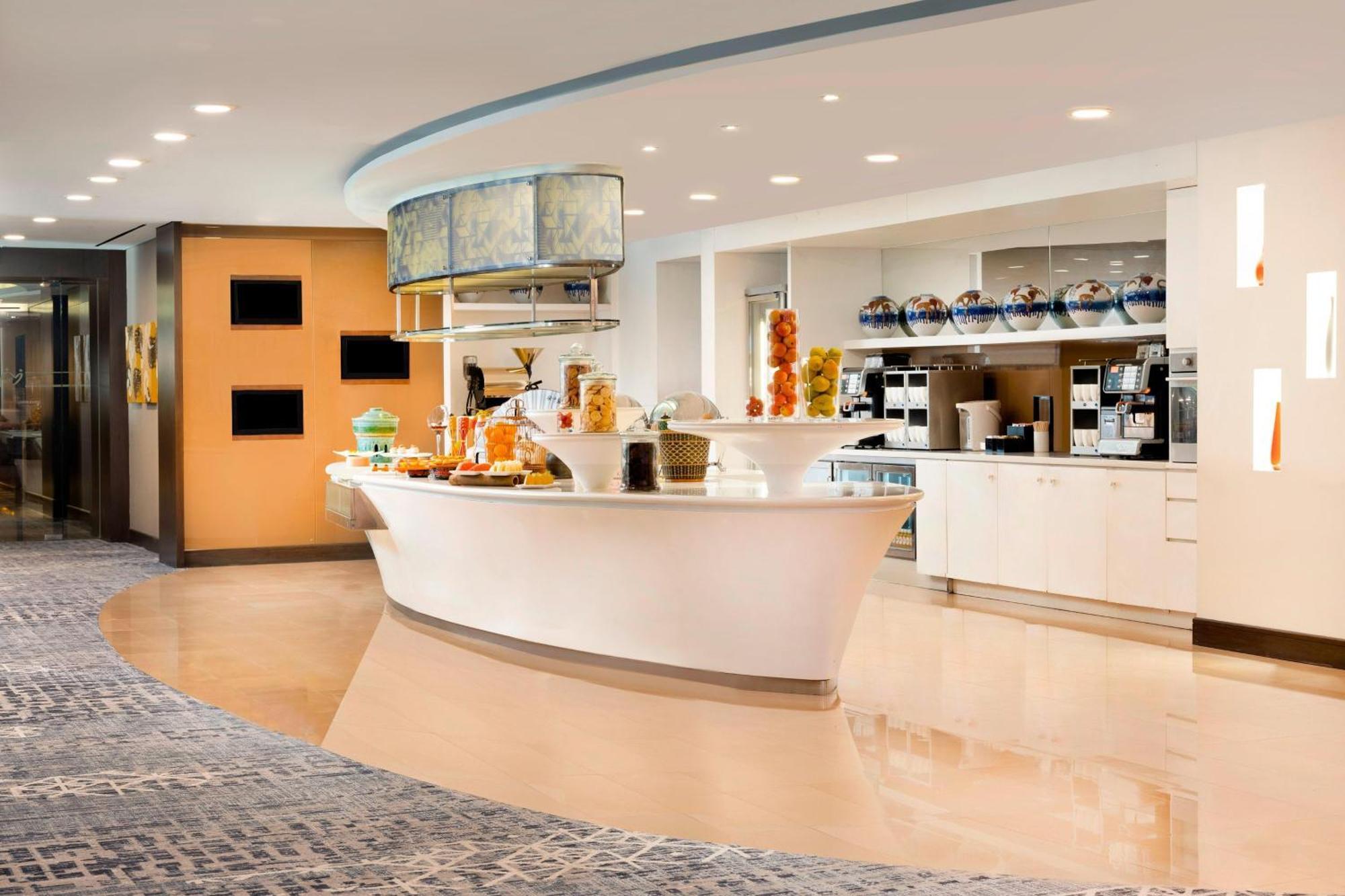 Sheraton Imperial Kuala Lumpur Hotel Eksteriør bilde The kitchen of the new lounge
