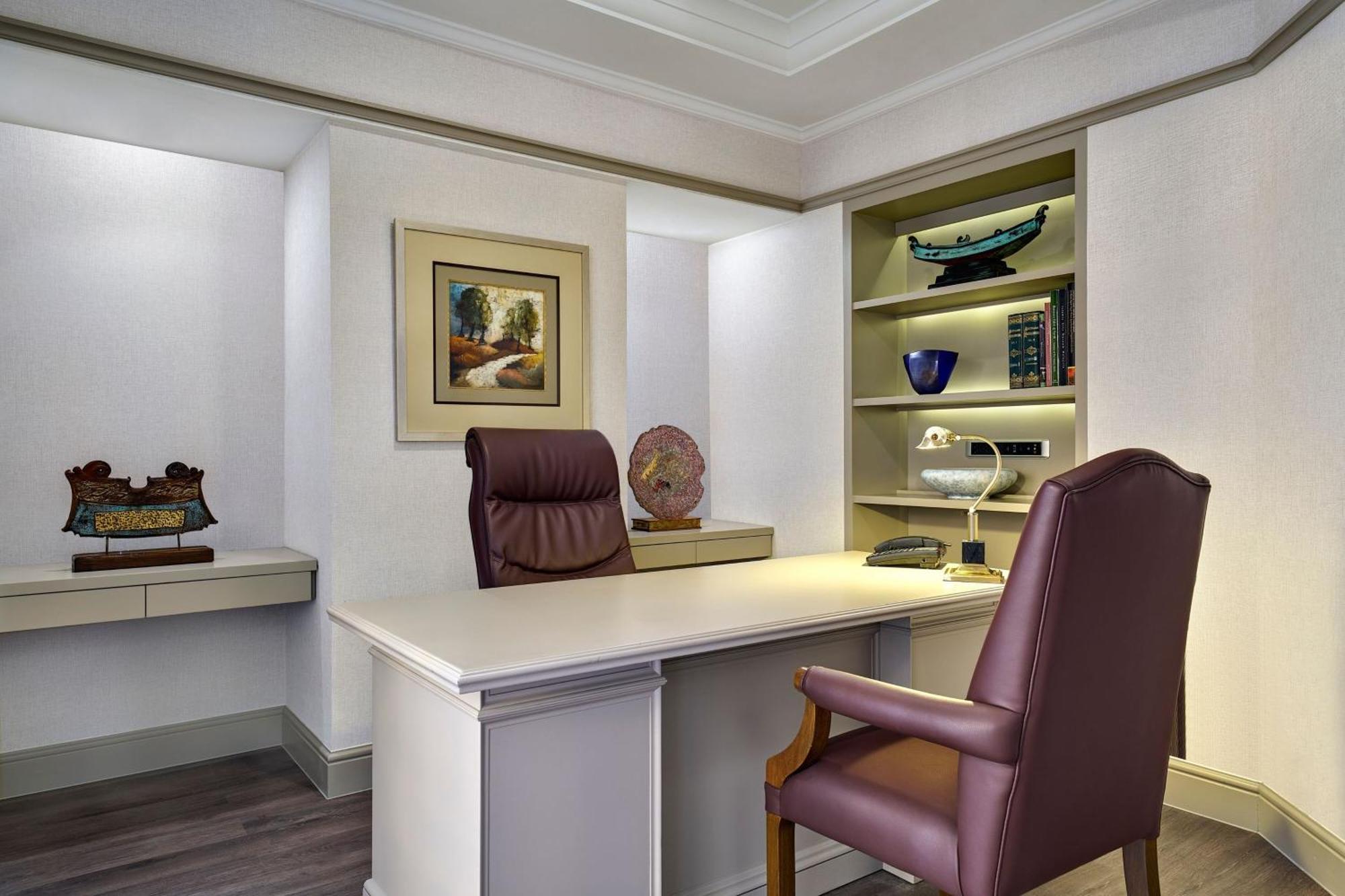 Sheraton Imperial Kuala Lumpur Hotel Eksteriør bilde A typical office at the hospital