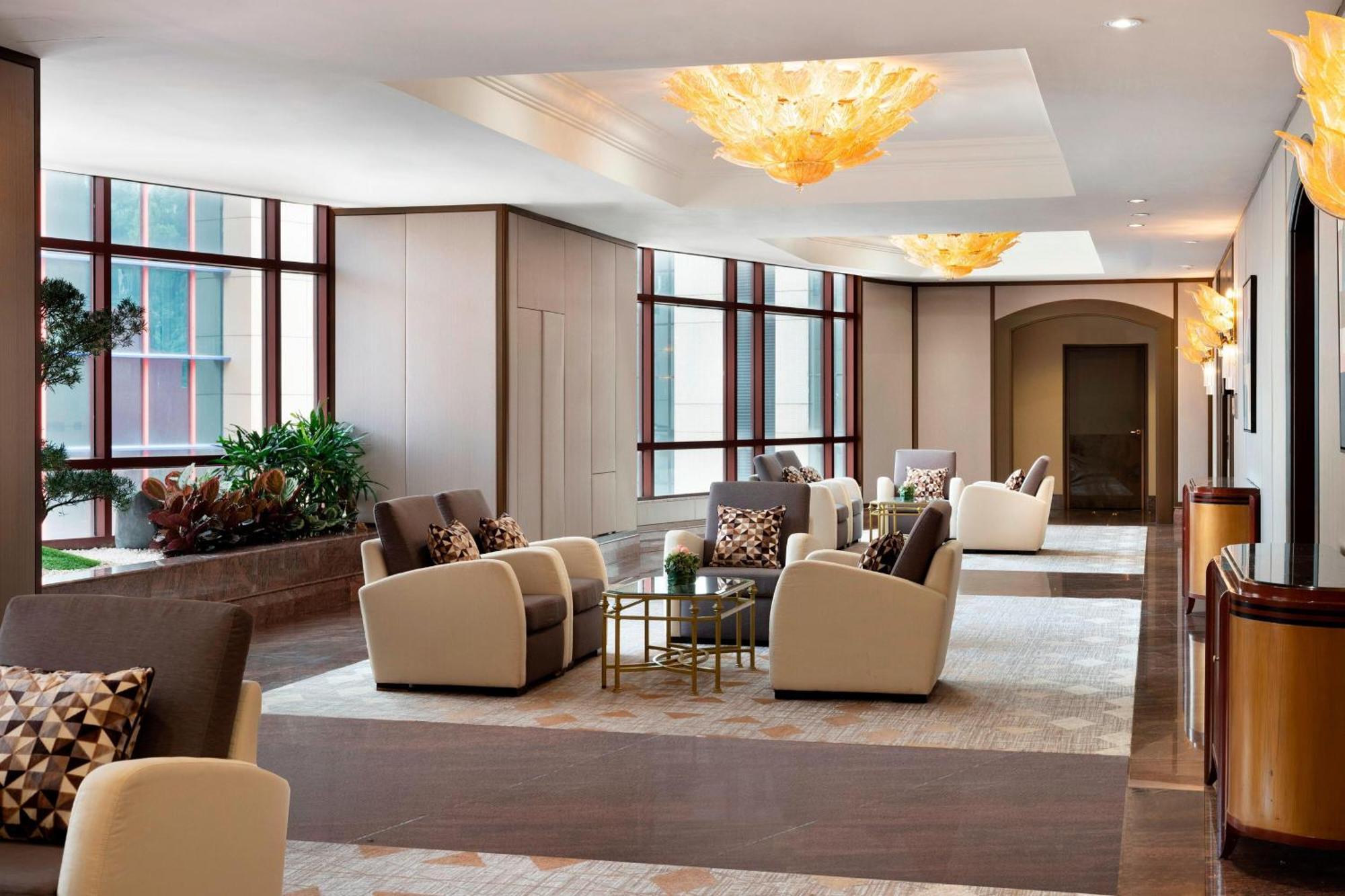 Sheraton Imperial Kuala Lumpur Hotel Eksteriør bilde The Club Lounge at the Ritz-Carlton, Hong Kong