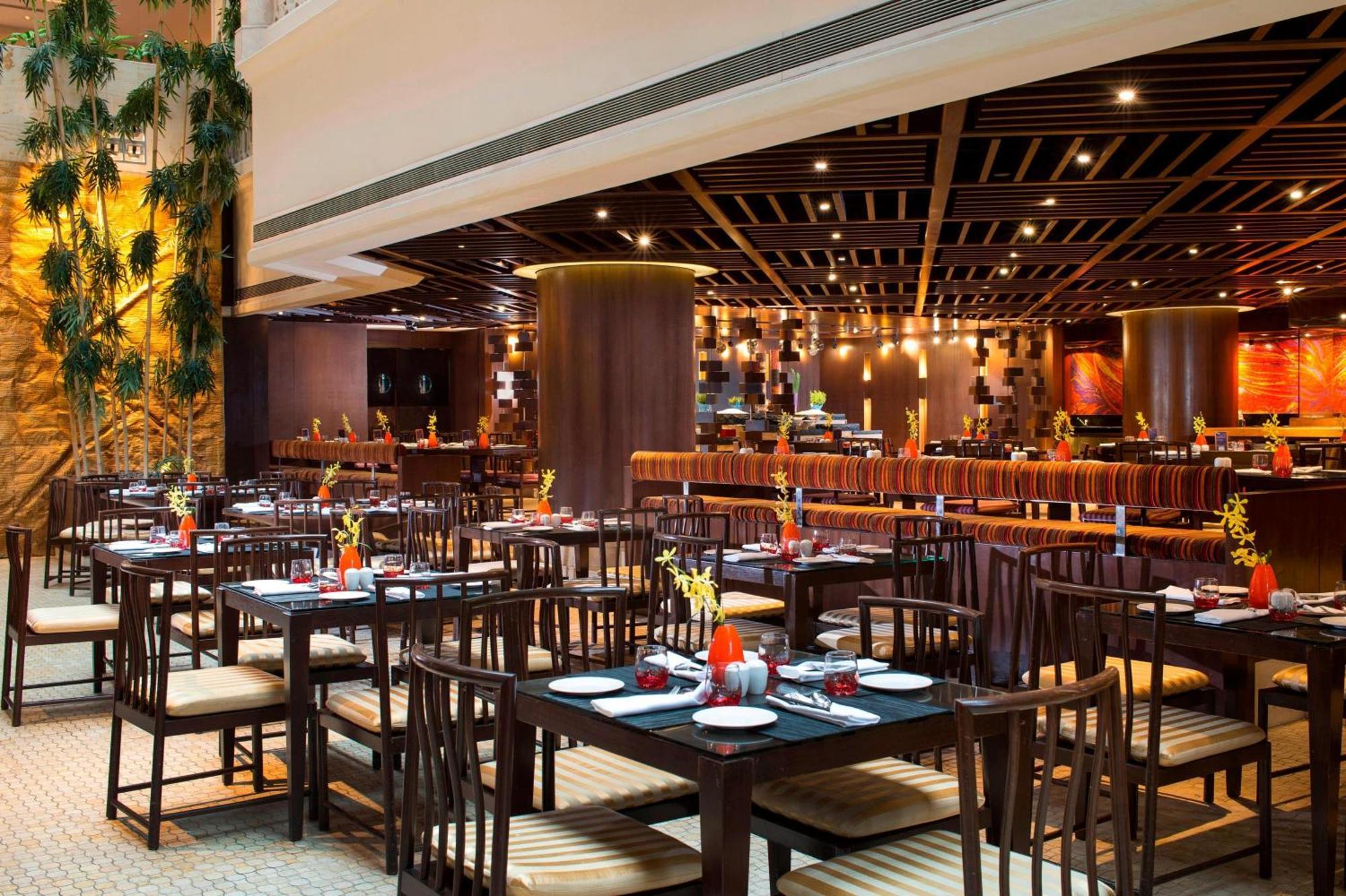 Sheraton Imperial Kuala Lumpur Hotel Eksteriør bilde The restaurant
