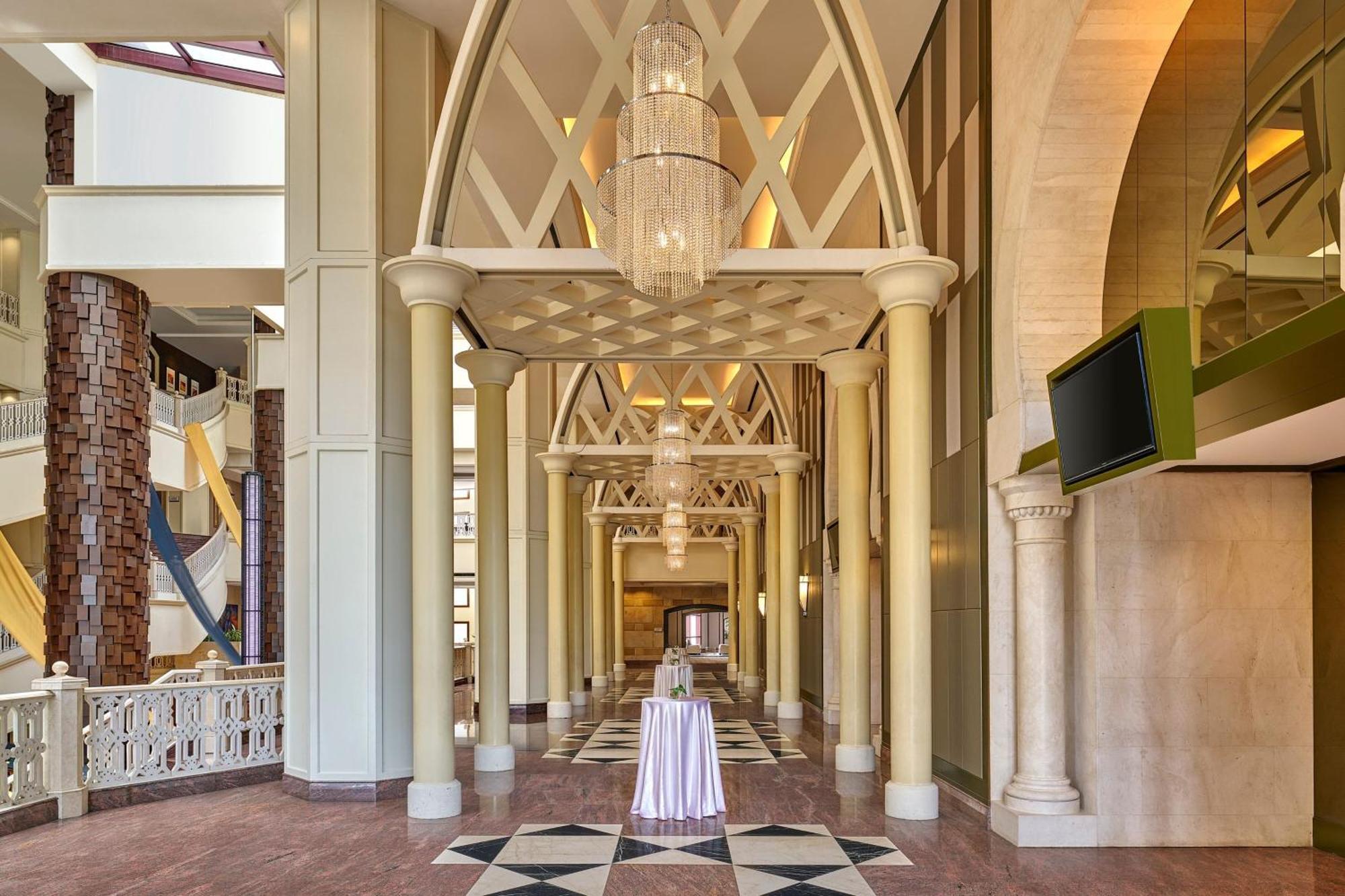 Sheraton Imperial Kuala Lumpur Hotel Eksteriør bilde The interior of the hotel