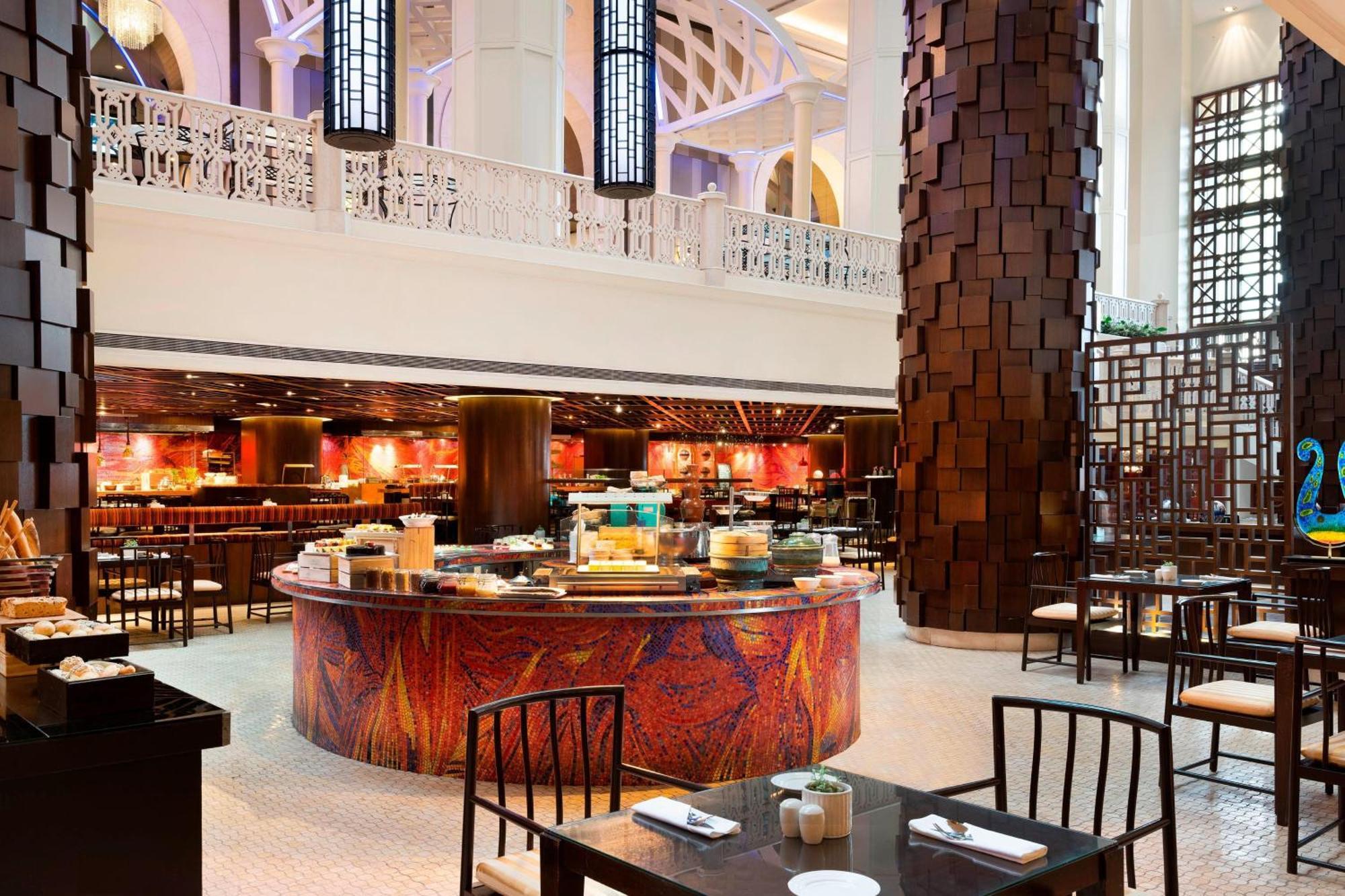 Sheraton Imperial Kuala Lumpur Hotel Eksteriør bilde The restaurant
